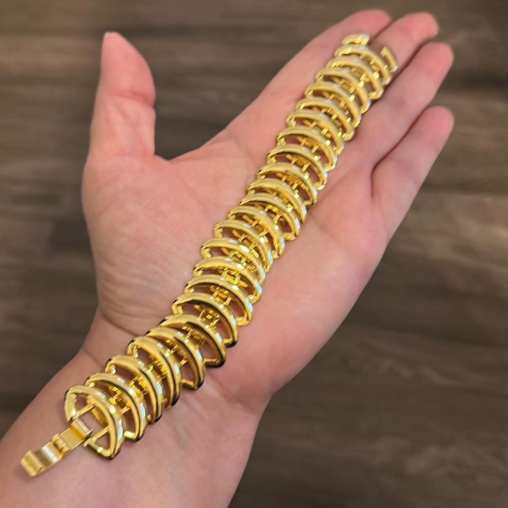 Gold Toned Bracelet
